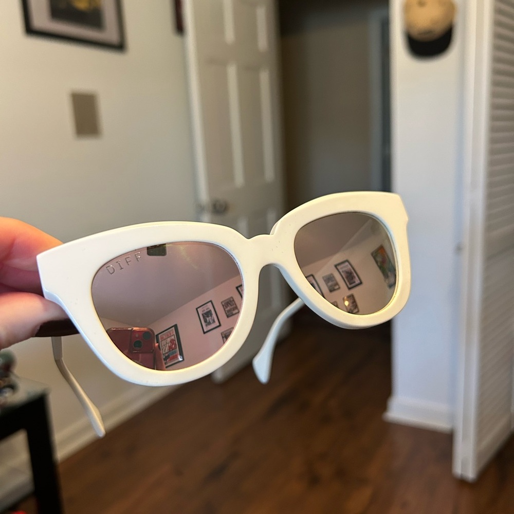 DIFF White Cat-Eye Sunglasses